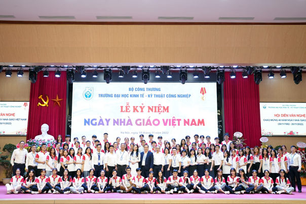 A group of people posing for a photo

Description automatically generated