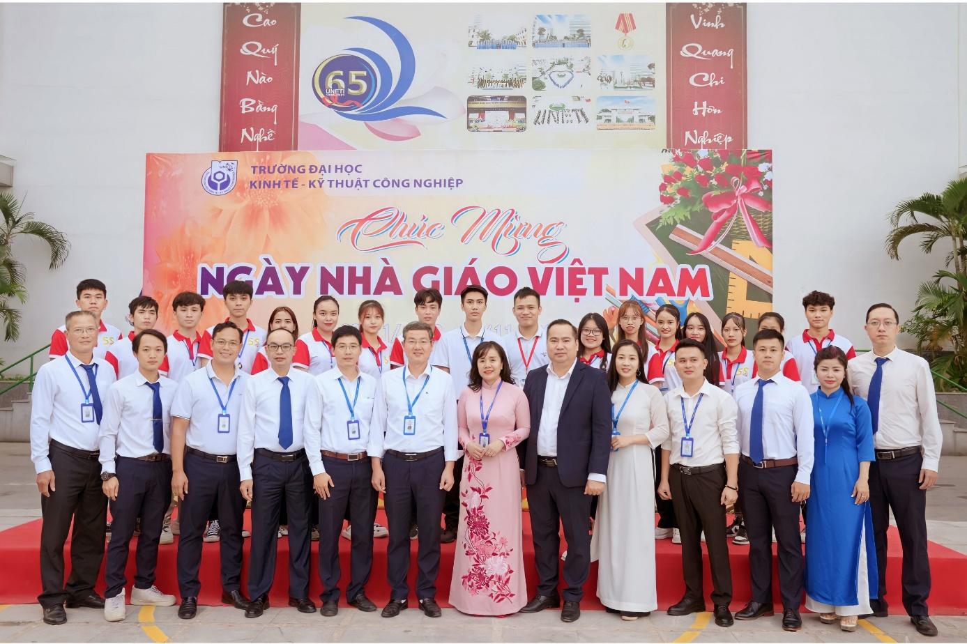 A group of people posing for a photo

Description automatically generated