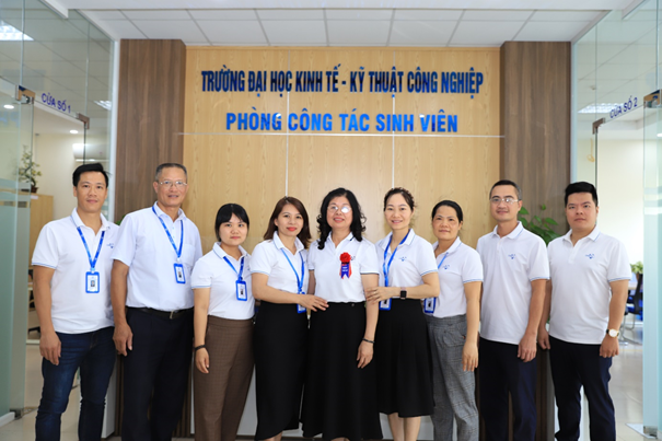 A group of people posing for a photo

Description automatically generated
