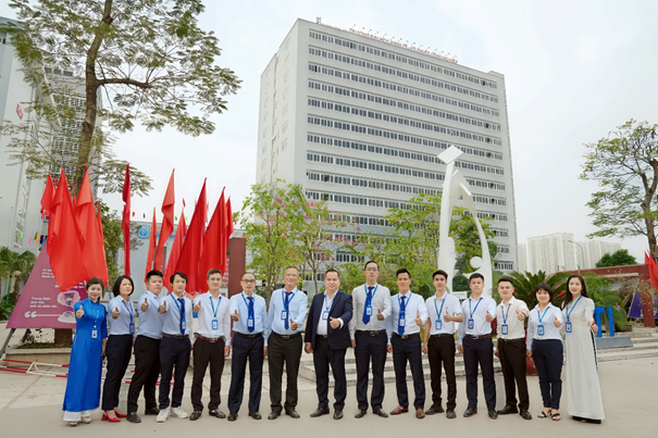 A group of people standing in front of a building

Description automatically generated