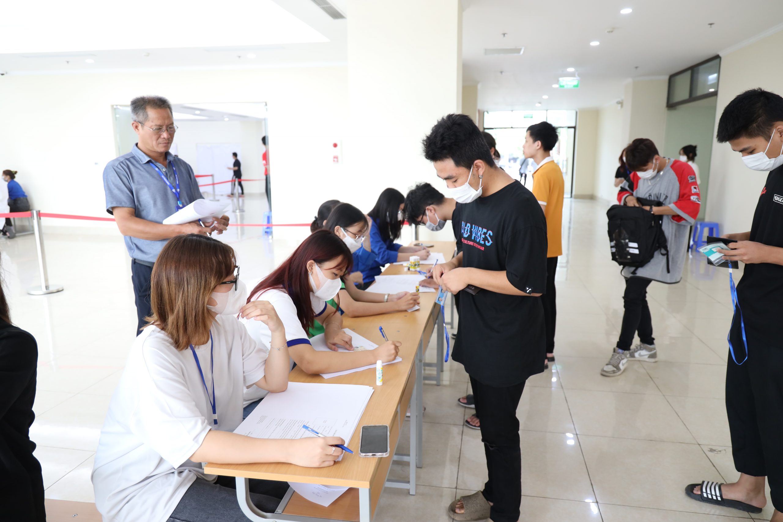 Uneti tổ chức khám sức khỏe cho sinh viên toàn trường năm 2022