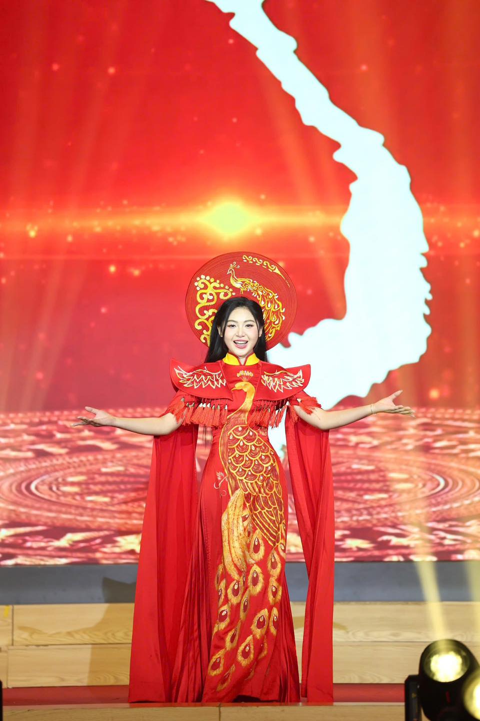 Có thể là hình ảnh về 1 người