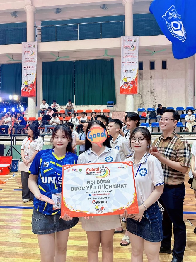 A group of people holding a sign

AI-generated content may be incorrect.