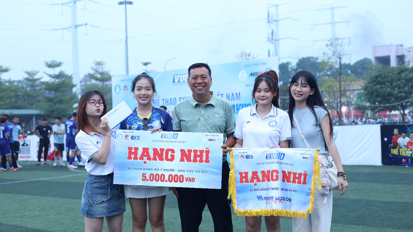 A group of people holding signs

AI-generated content may be incorrect.