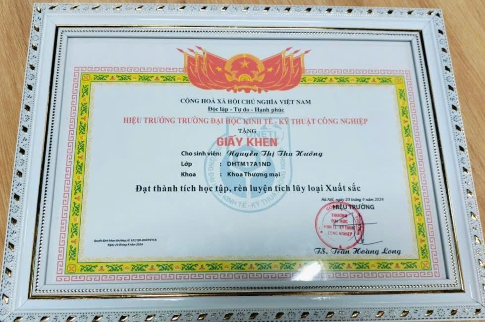 A certificate with a red and yellow border Description automatically generated