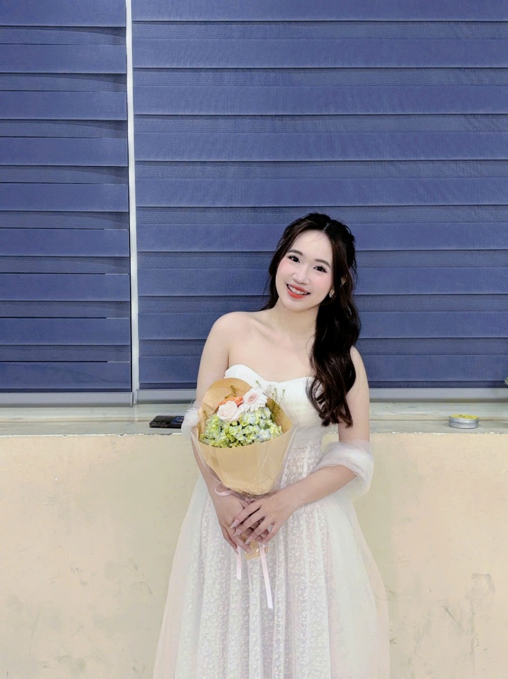A person in a white dress holding a bouquet of flowers AI-generated content may be incorrect.