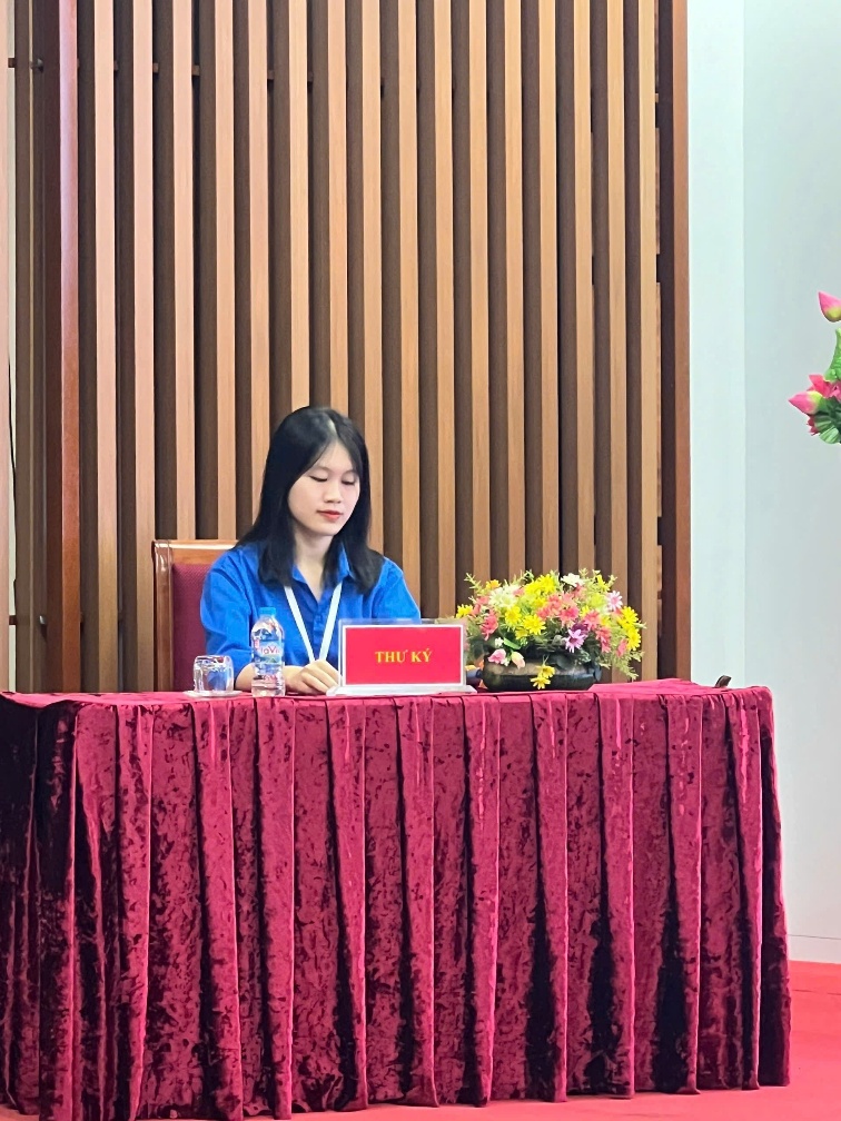 A person sitting at a table Description automatically generated
