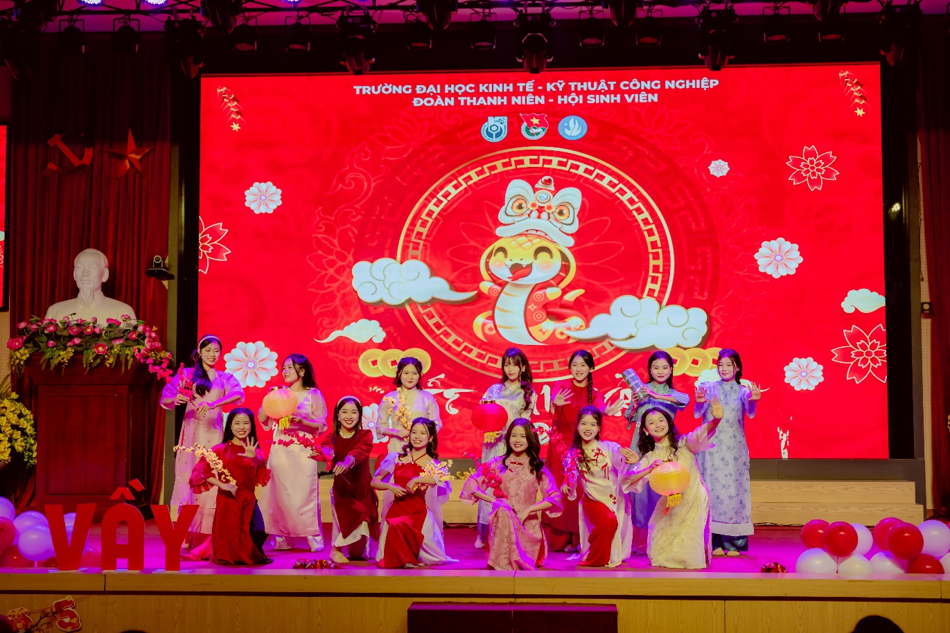 A group of people on a stage AI-generated content may be incorrect.