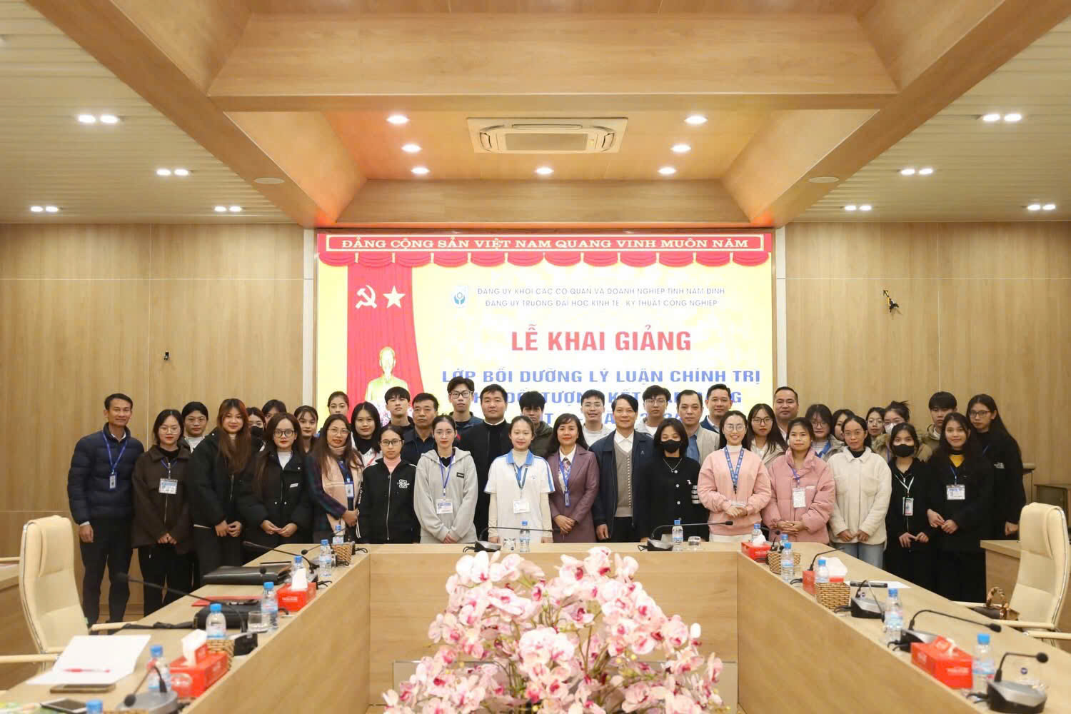 C:\Users\nguyencaocuong\Downloads\b5b2a95245a8f7f6aeb9.jpg