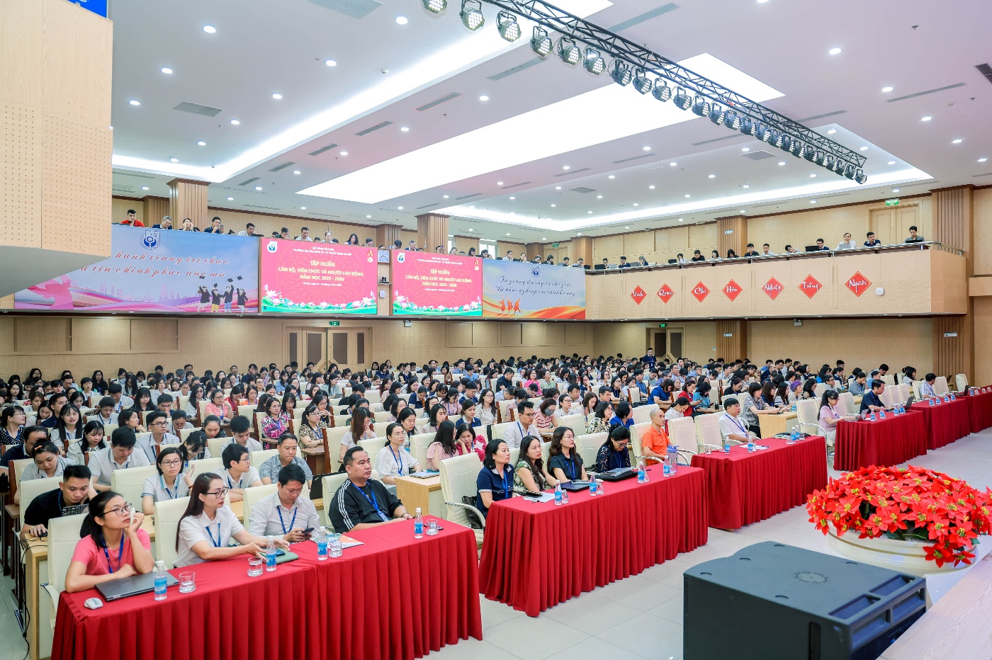 CHƯƠNG TRÌNH TẬP HUẤN “ỨNG DỤNG AI TRONG CÔNG TÁC QUẢN LÝ VÀ GIẢNG DẠY” CHO ĐỘI NGŨ CÁN BỘ, VIÊN CHỨC VÀ NGƯỜI LAO ĐỘNG NĂM HỌC 2025-2026
