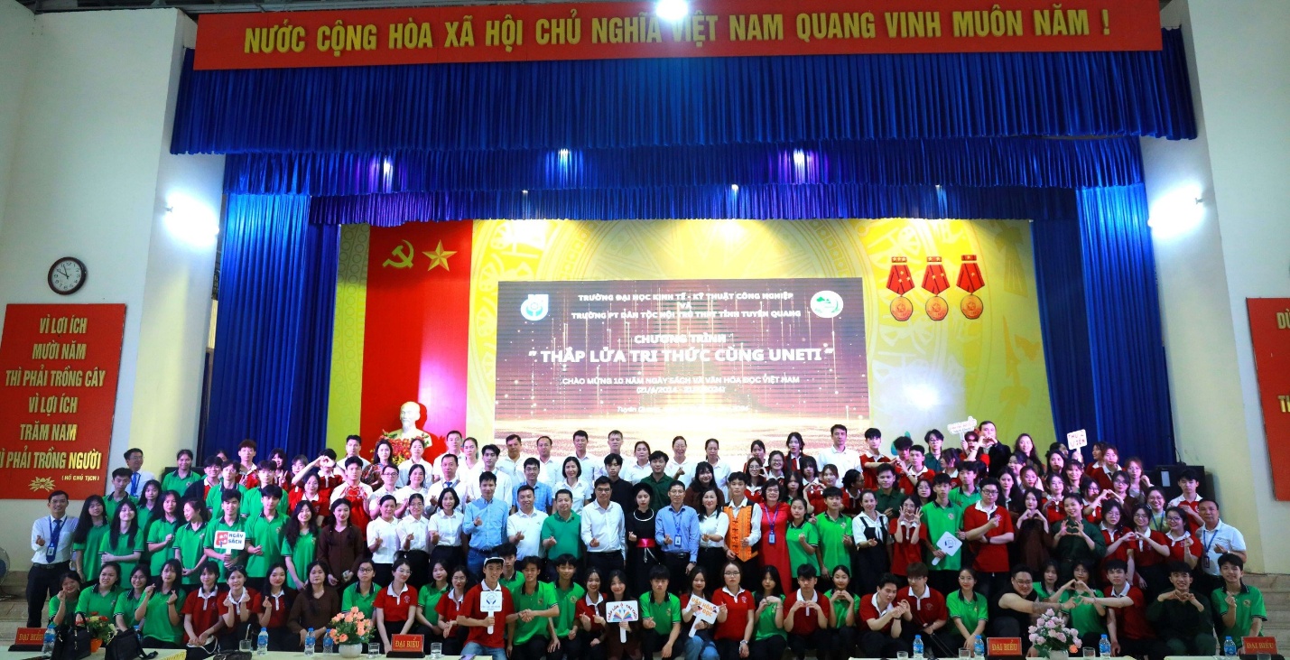 https://gw.uneti.edu.vn/file/static/limaimage/Bai%20viet/84f3120bfb8254dc0d93.jpg