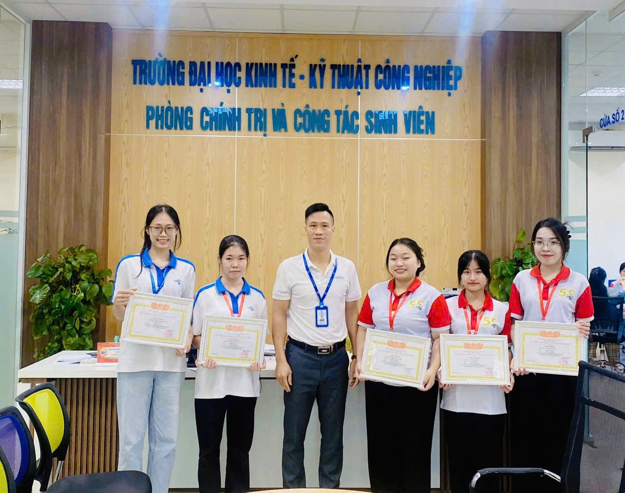 A group of people holding certificates Description automatically generated