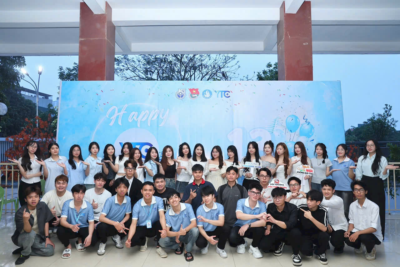 A group of people posing for a photo

AI-generated content may be incorrect.
