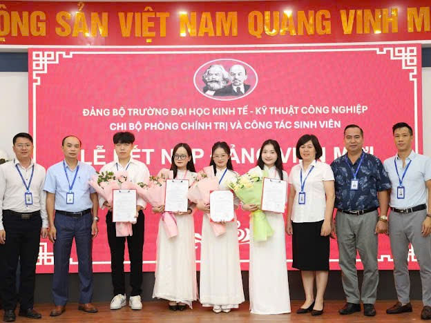 A group of people standing together holding certificates

Description automatically generated