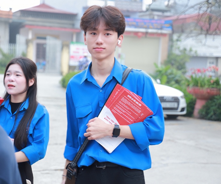 A person and person in blue shirts AI-generated content may be incorrect.