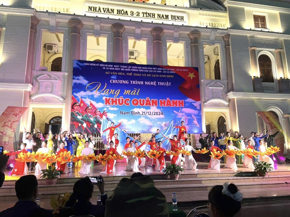 A group of people performing on stage

AI-generated content may be incorrect.