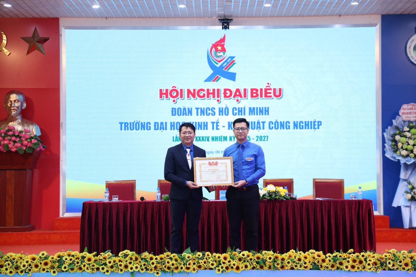 A person holding a certificate Description automatically generated