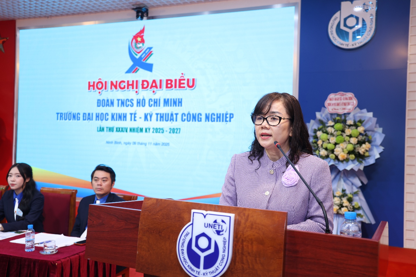 A person standing at a podium Description automatically generated