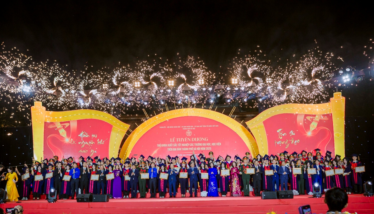 C:\Users\DELL\Desktop\Thủ khoa 2025\0.jpg