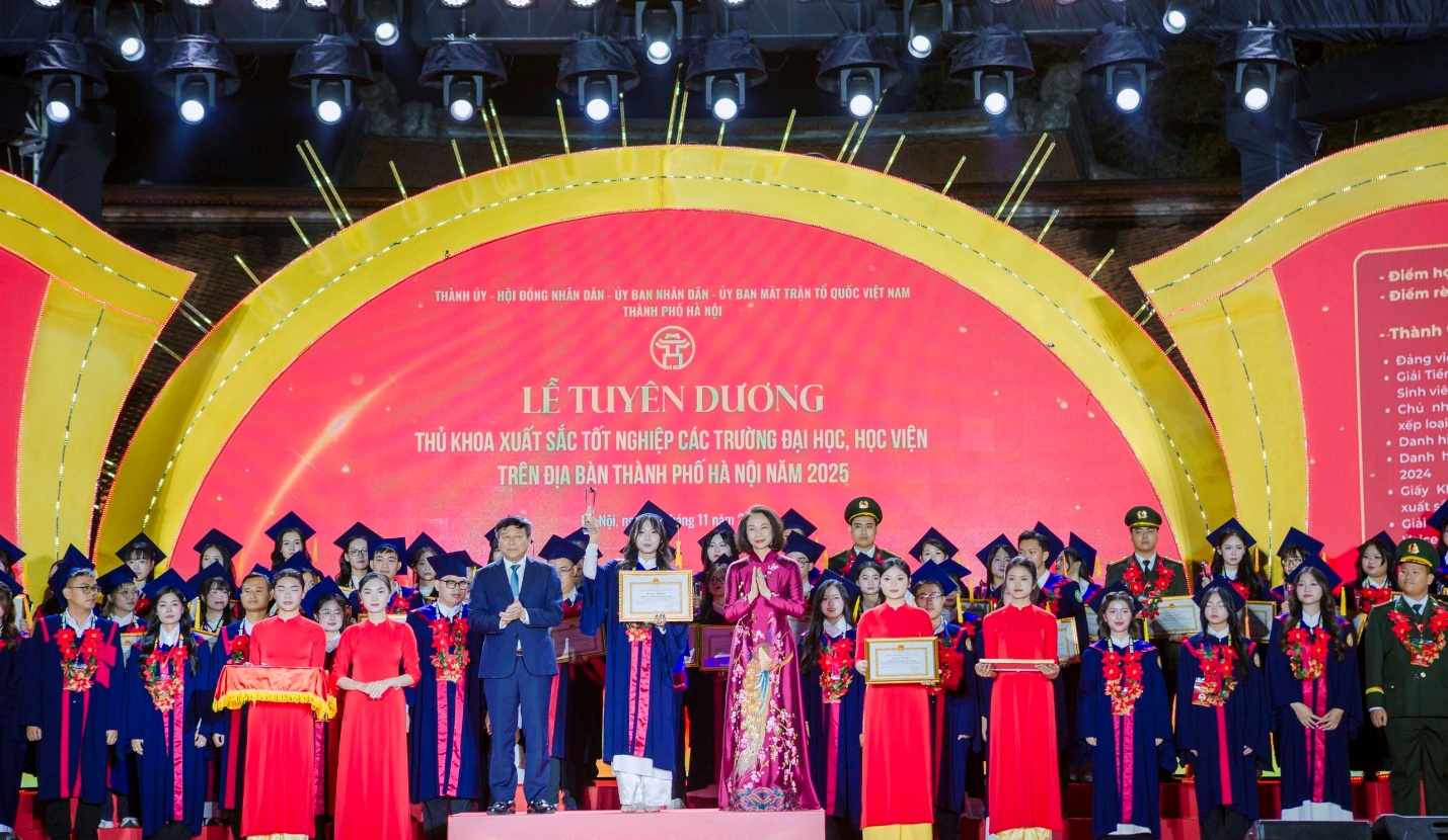 C:\Users\DELL\Desktop\Thủ khoa 2025\1.jpg