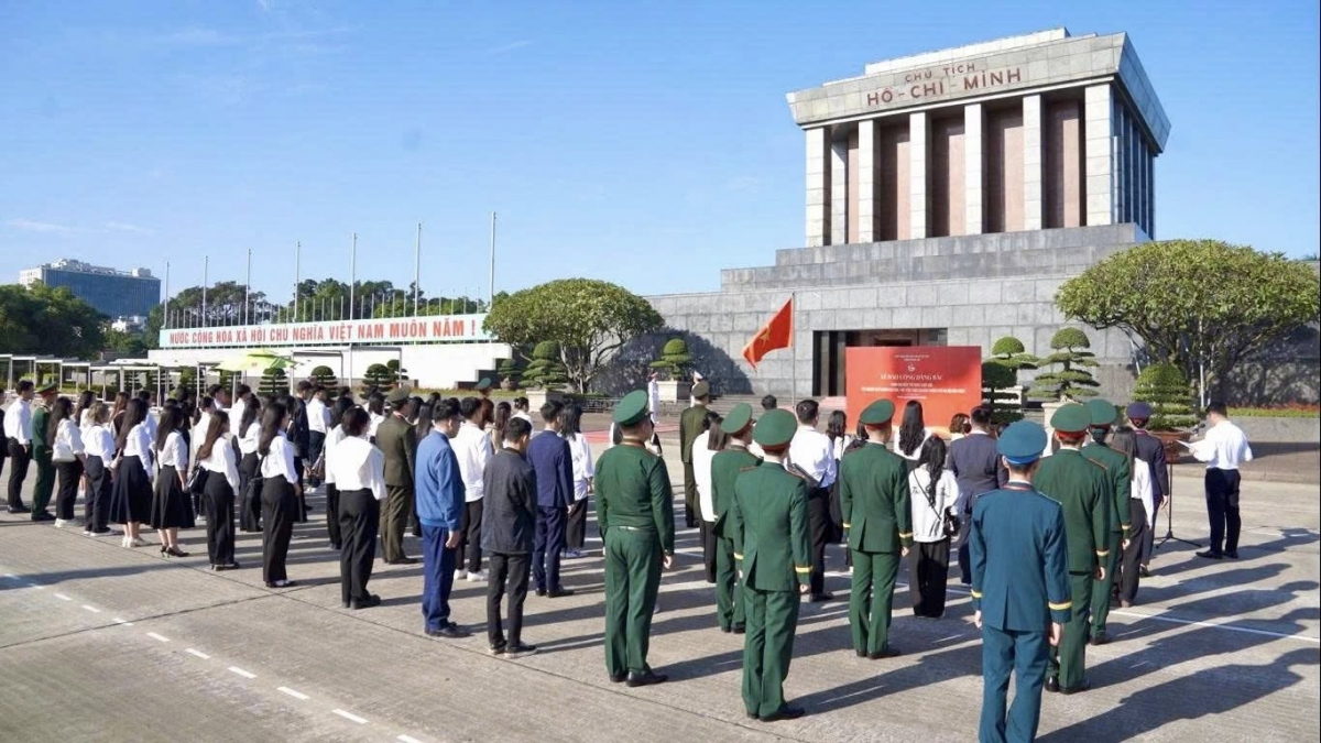 C:\Users\DELL\Desktop\Thủ khoa 2025\3.jpg