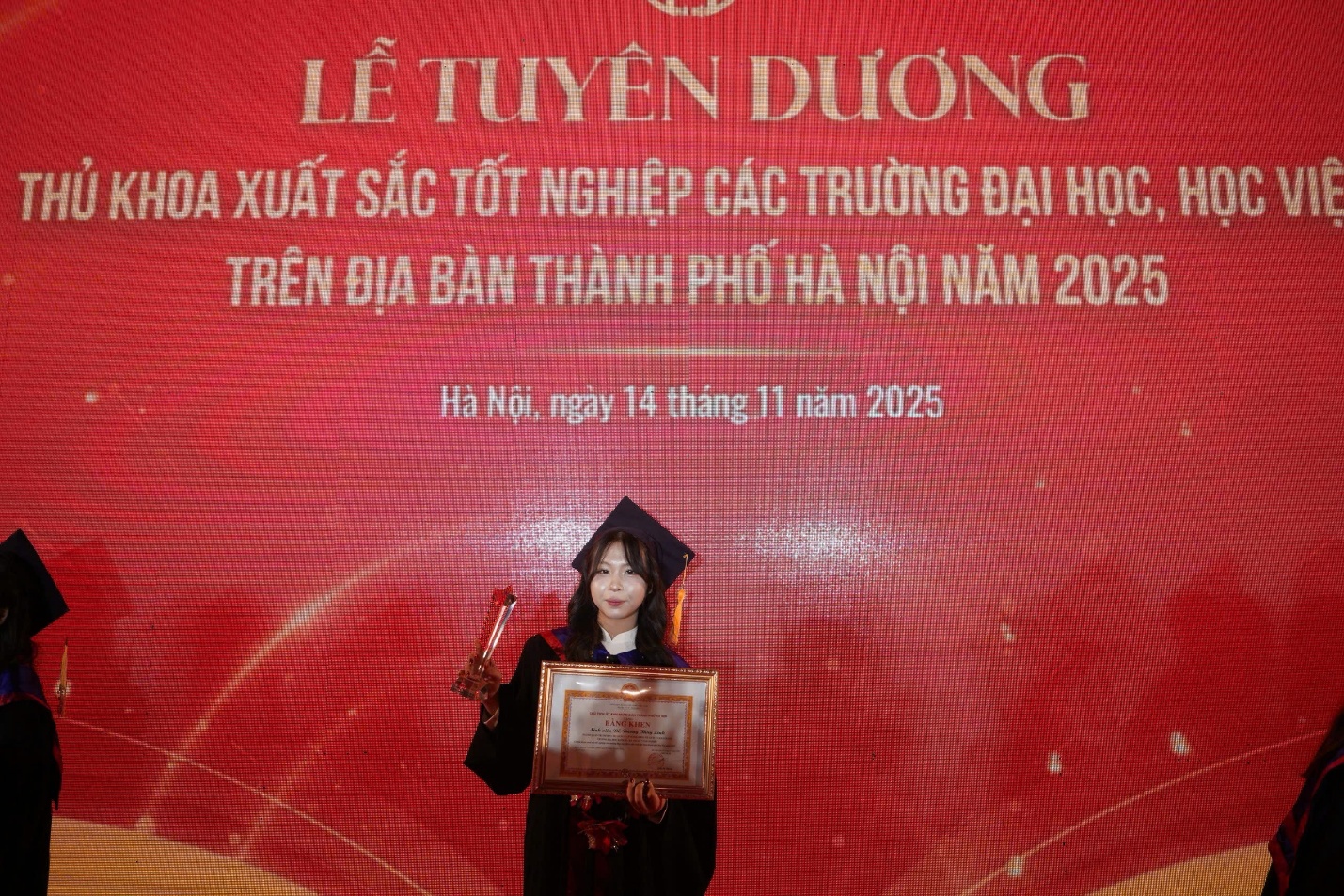 C:\Users\DELL\Desktop\Thủ khoa 2025\7.jpg