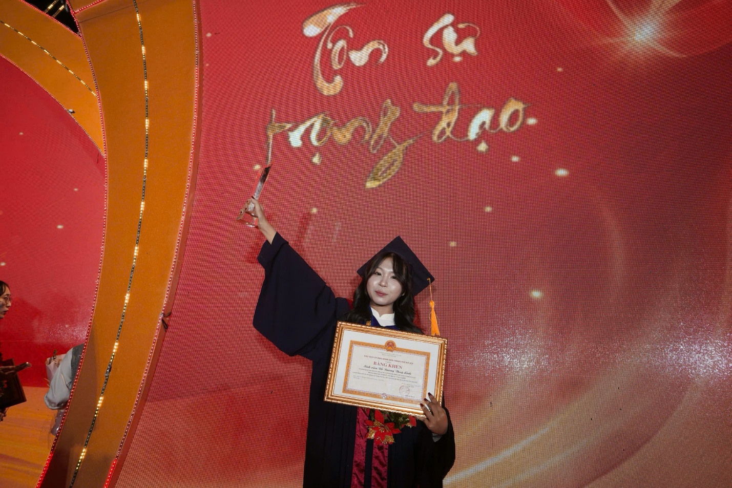 C:\Users\DELL\Desktop\Thủ khoa 2025\8.jpg