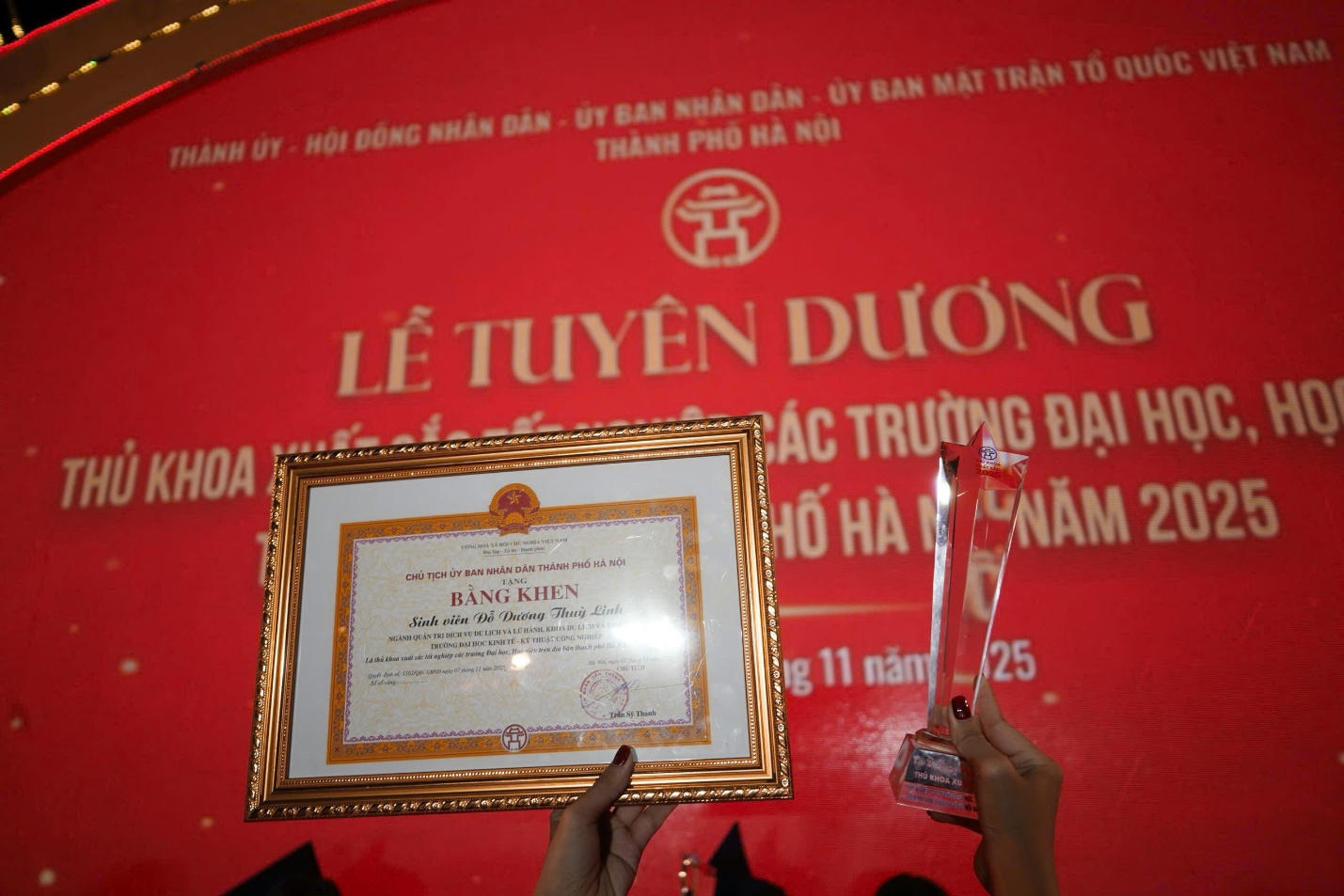 C:\Users\DELL\Desktop\Thủ khoa 2025\9.jpg