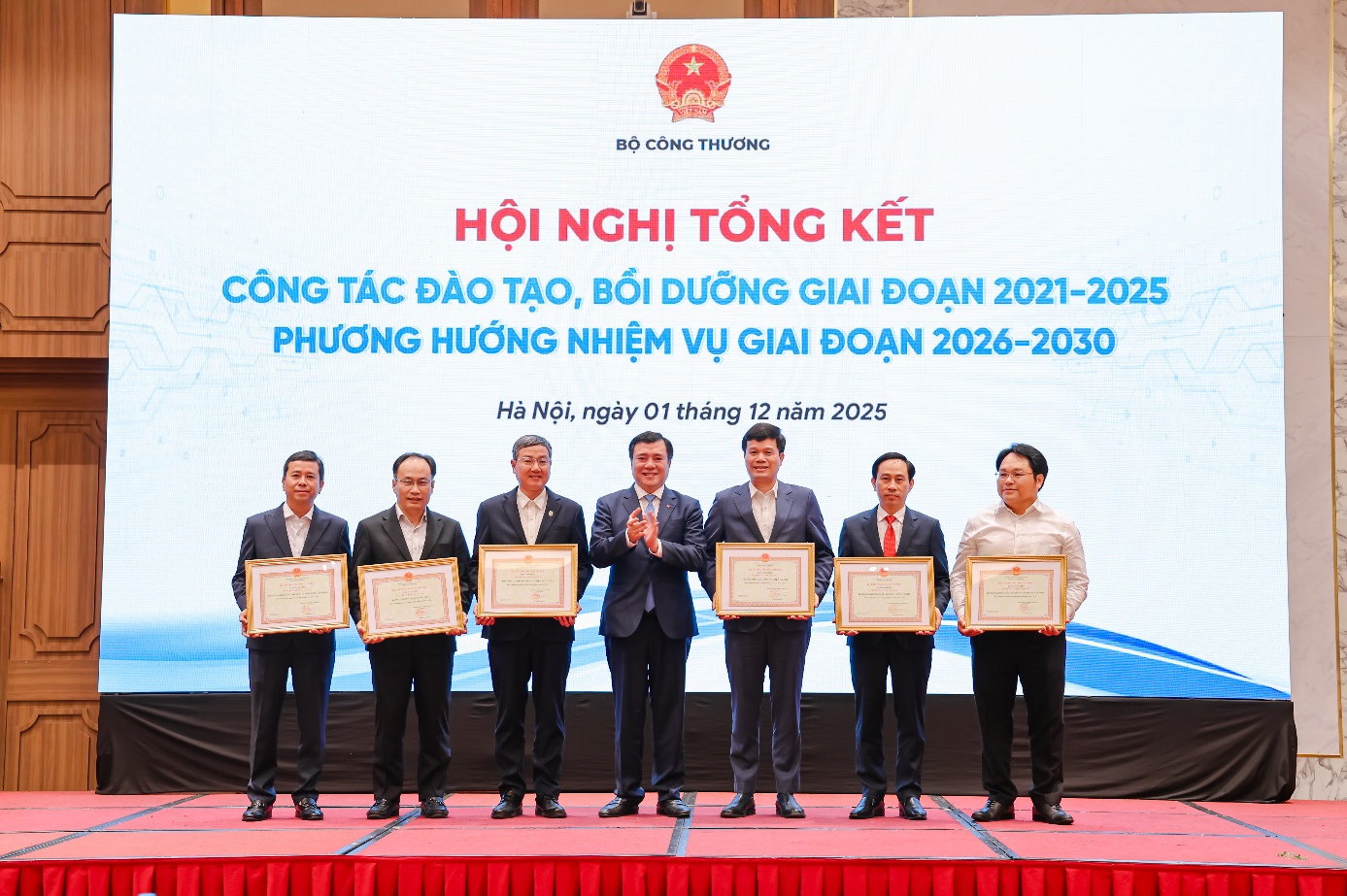 A group of men holding certificates Description automatically generated