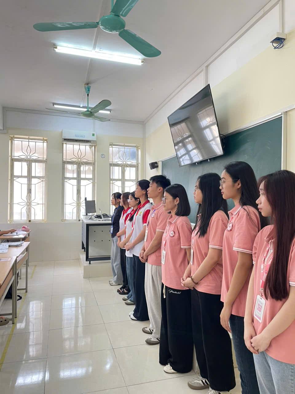 Có thể là hình ảnh về học tập