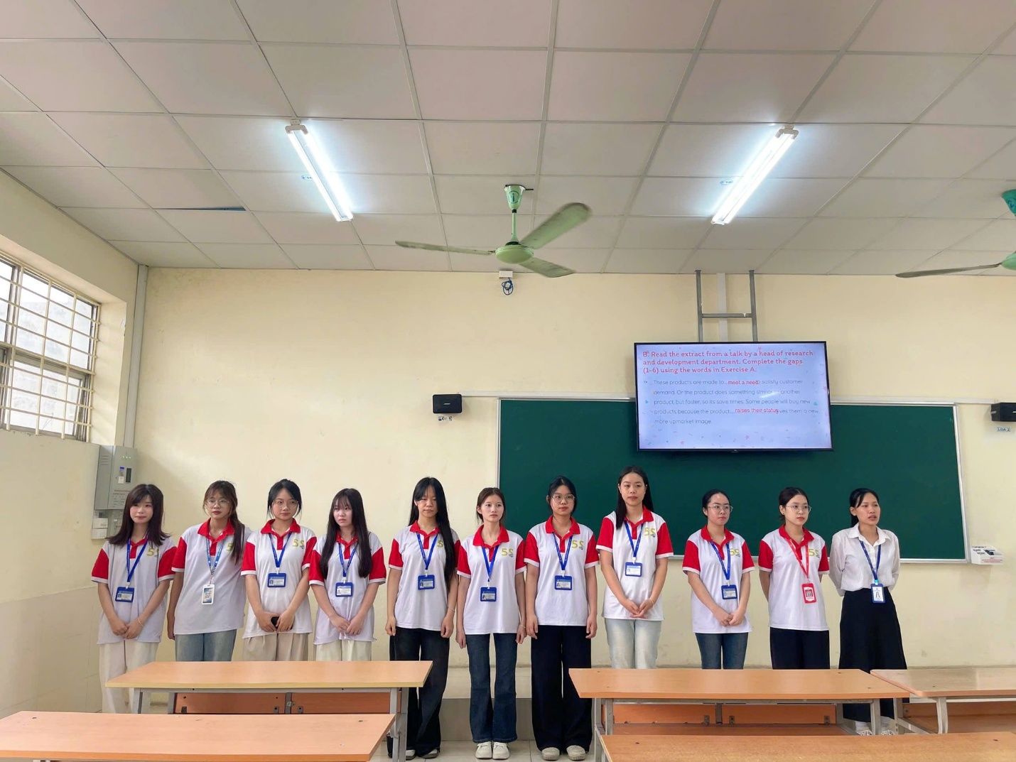 Có thể là hình ảnh về học tập