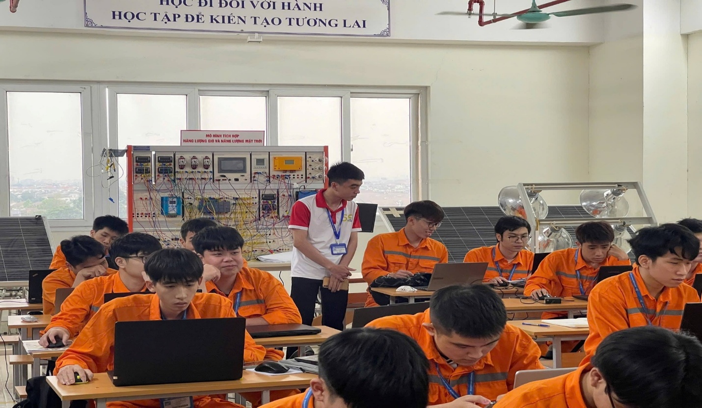Có thể là hình ảnh về học tập, đồ chơi trẻ em và văn bản