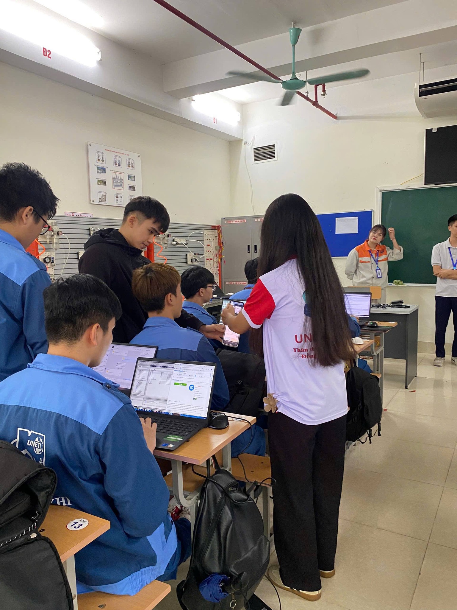 Có thể là hình ảnh về học tập và văn bản