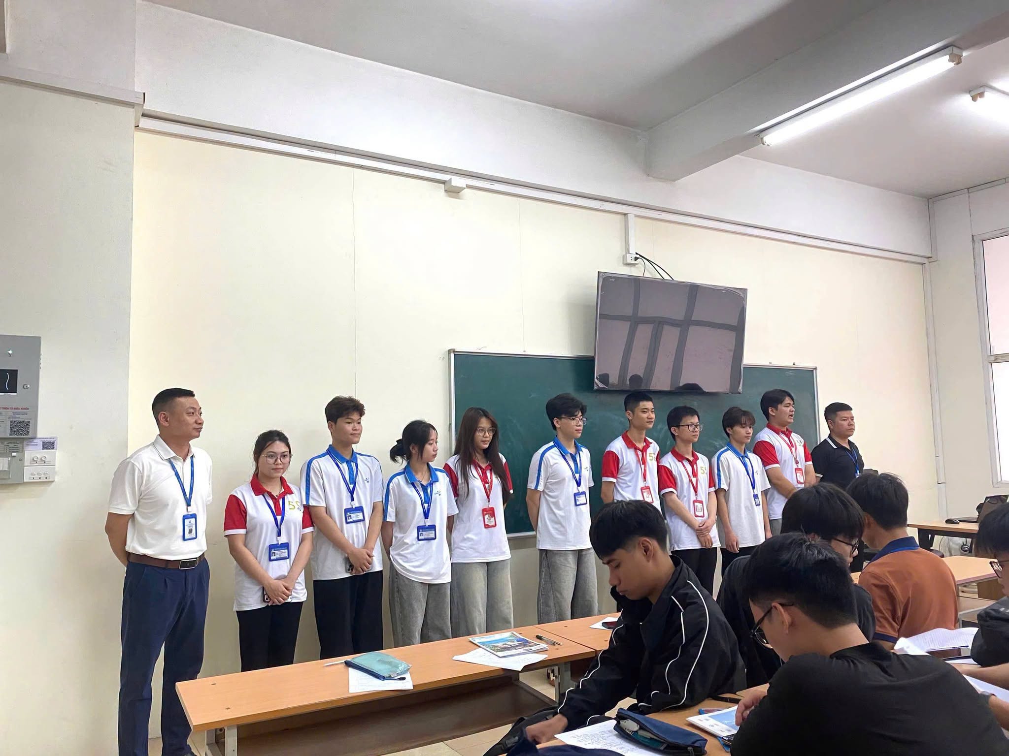 Có thể là hình ảnh về học tập và văn bản