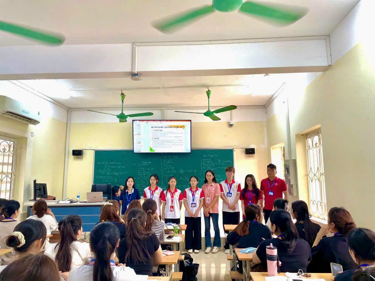 Có thể là hình ảnh về học tập và văn bản