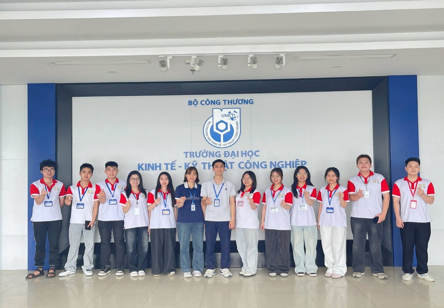 Có thể là hình ảnh về một hoặc nhiều người, đồ chơi trẻ em và văn bản cho biết 'BỘCÔNGTHƯƠNG BỘ CÔNG THƯƠNG UNETI O ဝိ Tesje TRƯỜNG TRƯỜNGĐẠIHỌC ĐẠI Hoc KINH KINHTẾ- TẾ TH ẤT CÔNG NGHIÊP 他'