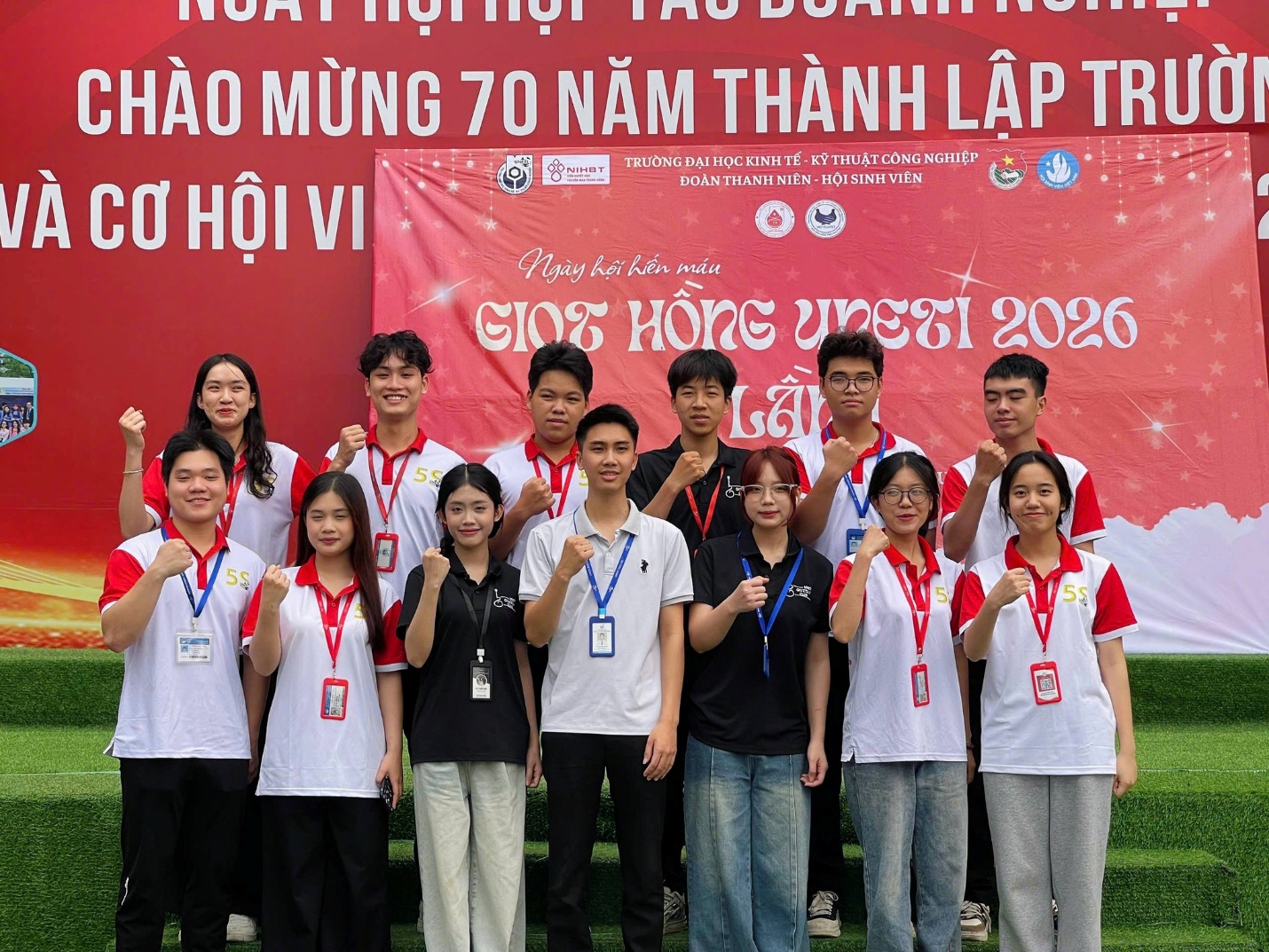 Có thể là hình ảnh về văn bản cho biết 'nOήι เอม Ino CHÀO MỪNG 70 NĂM THÀNH LÂP TRƯỜ VÀ CƠ HỘI VI NIHOT TRƯỜNGE ĐẠI Hoc KINH TE- KyH CÔNG GNGHIỆP DOÀN THANH NIÊN HỘI SINH VIÊN Ngày hột hiến mấu GIOS HÔNC υπαζι 2026 เส้ 5$ B10 ठমছ 5な : 円 5s 55 園 I 코'