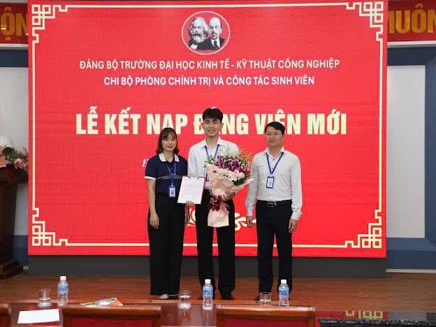 A group of people standing on a stage
Description automatically generated