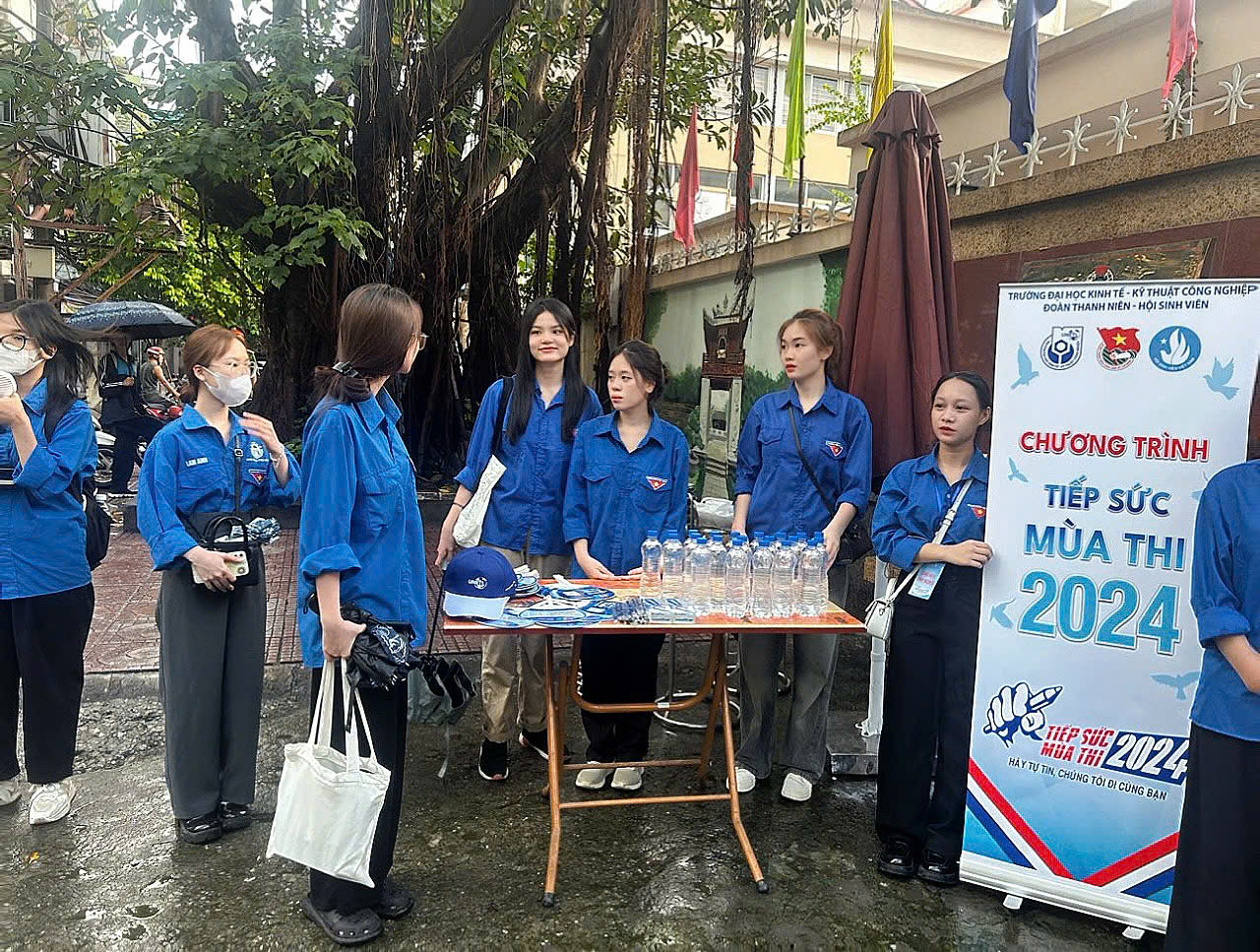 A group of women standing around a table with water bottles

Description automatically generated
