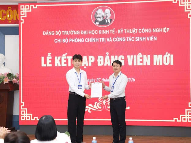 A person holding a paper with a person holding it
Description automatically generated