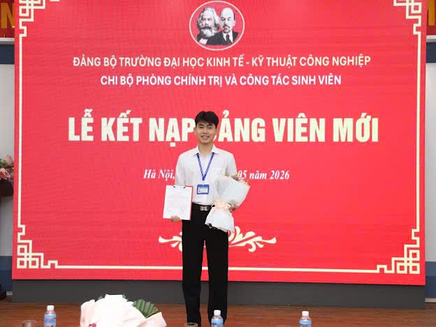 A person standing in front of a large banner
Description automatically generated