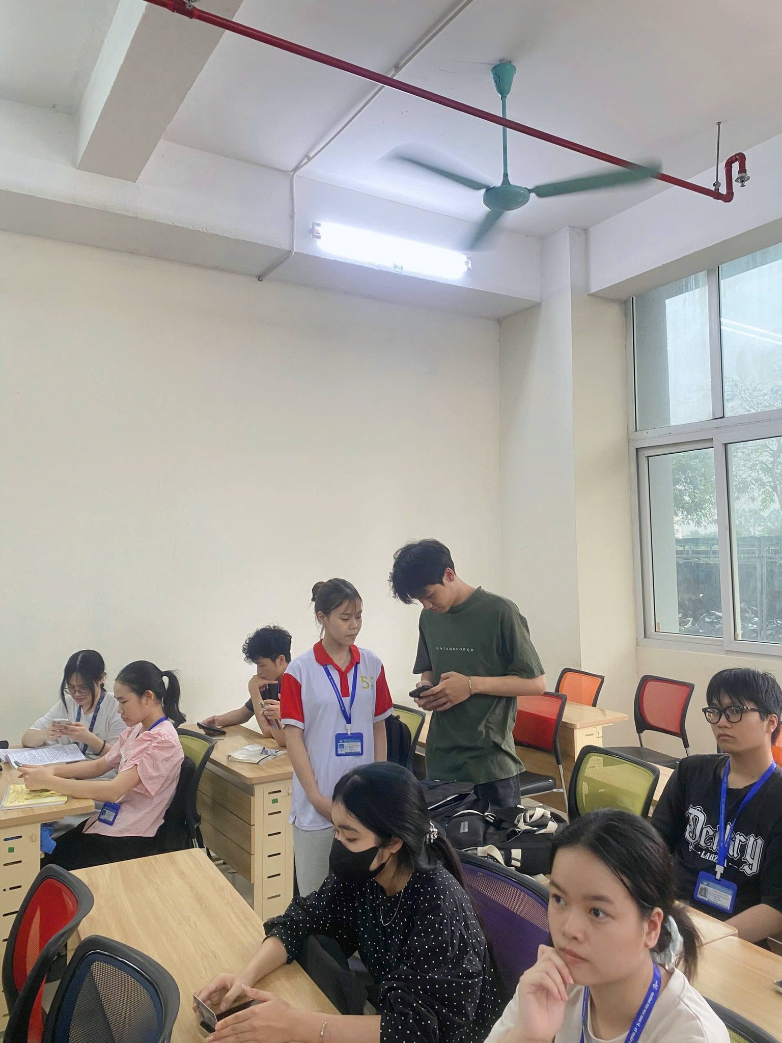Có thể là hình ảnh về học tập, bàn, đồ chơi trẻ em, bàn cờ và văn bản cho biết 'PT'
