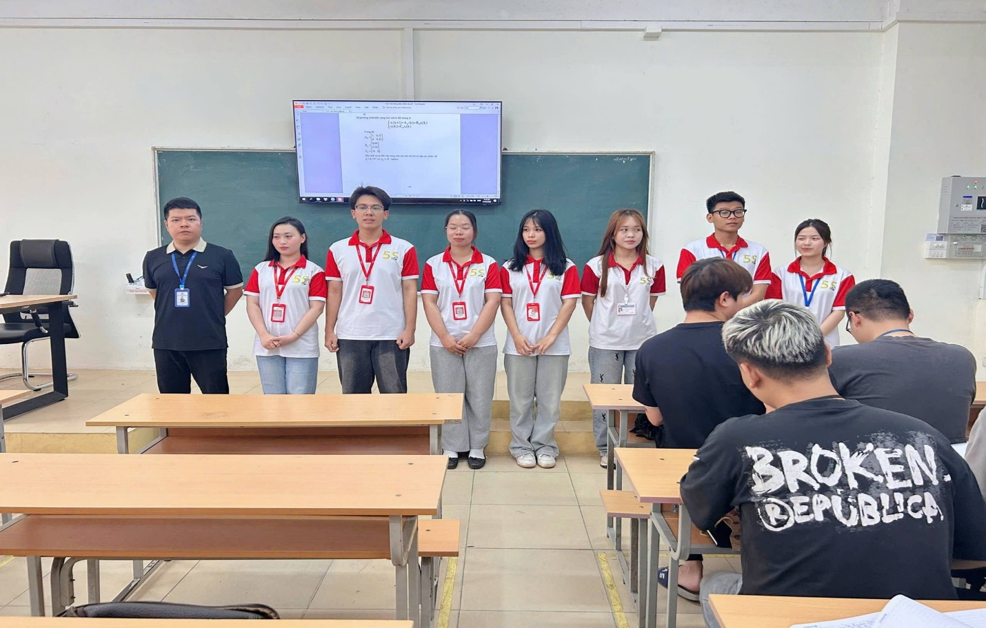 Có thể là hình ảnh về học tập và văn bản