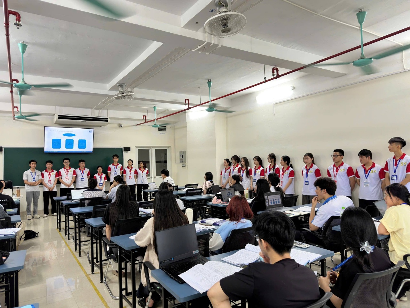 Có thể là hình ảnh về học tập và văn bản