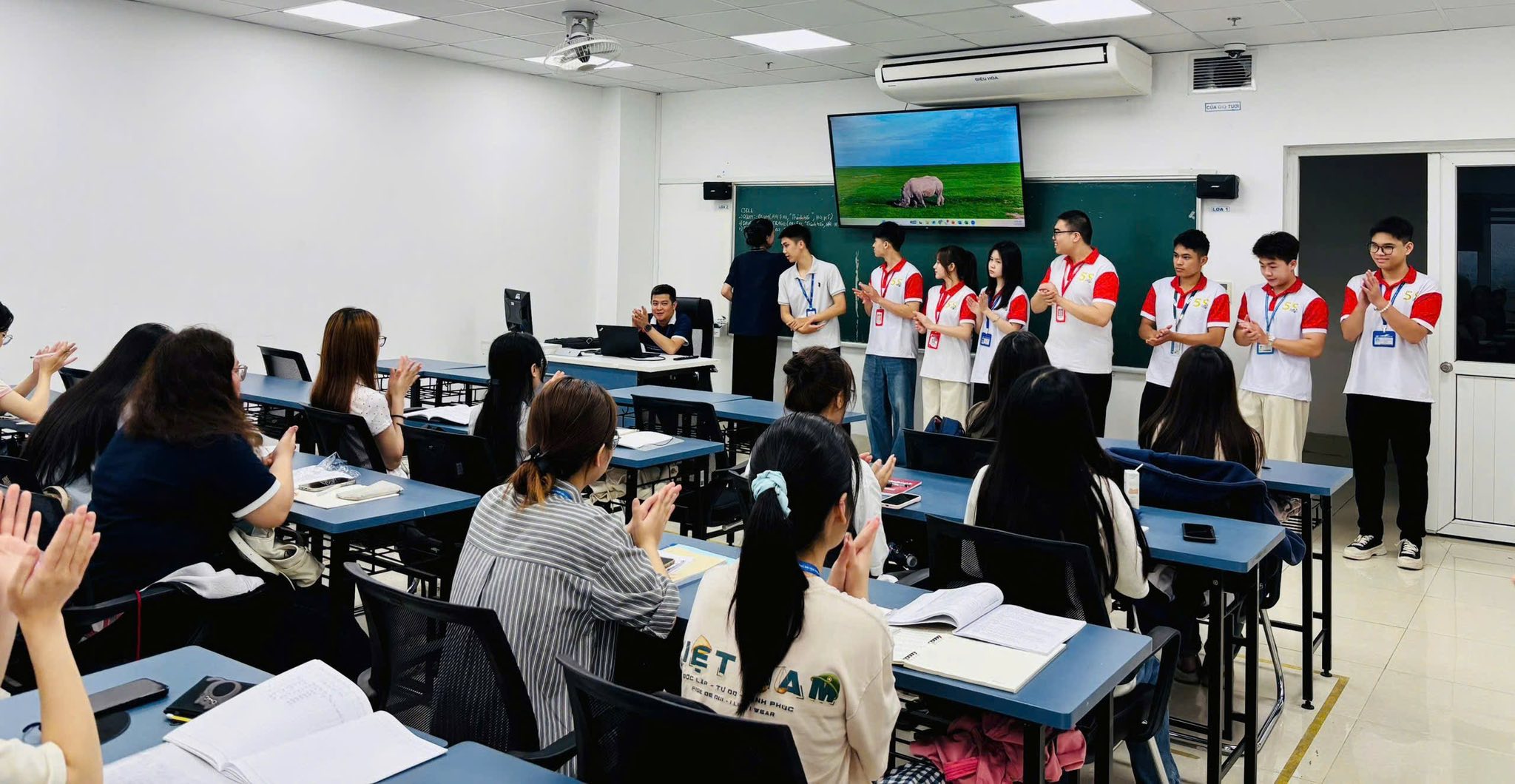 Có thể là hình ảnh về học tập và văn bản