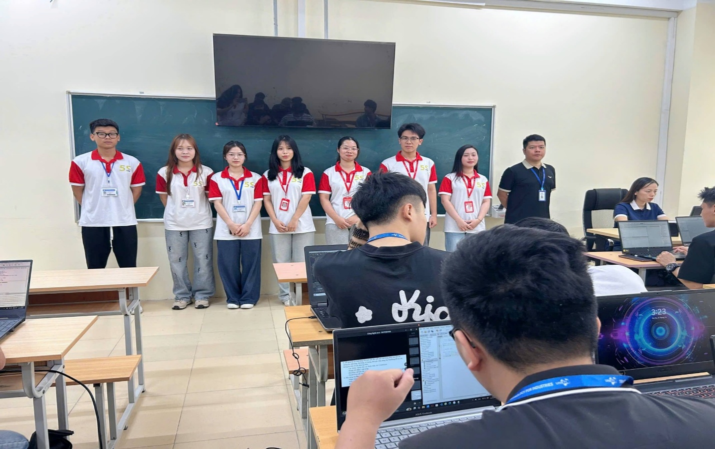 Có thể là hình ảnh về học tập và văn bản