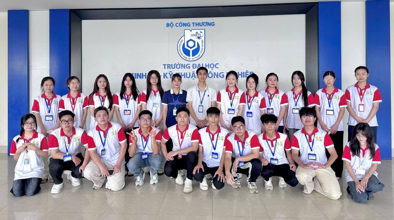 Có thể là hình ảnh về một hoặc nhiều người và văn bản cho biết 'BỘ CÔNG THƯƠNG UNETL INH TRƯỜNG ĐALHỌC TRƯỜNGĐAHỌC ĐẠI KYHUẬ KY HUA . ÔNG HIỆP 今り trma 55'