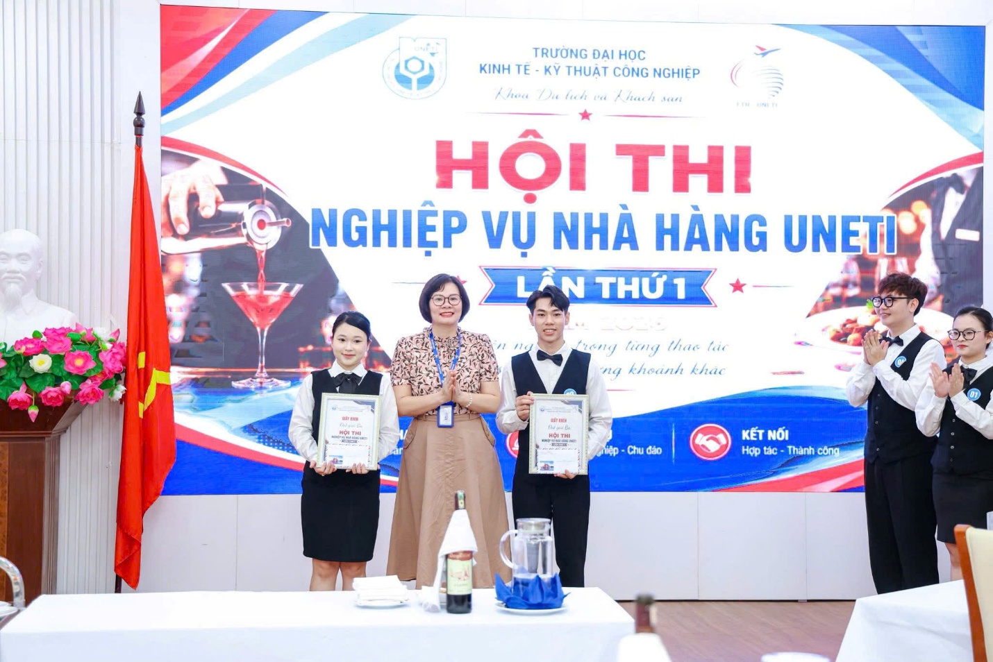 C:\Users\7390\Desktop\Hoa\2025-2026\Truyền thông 25-26\Hoạt động đào tạo SV\Hội thi Nghiệp vụ nhà hàng lần 1 2026\Giải Ba.jpg