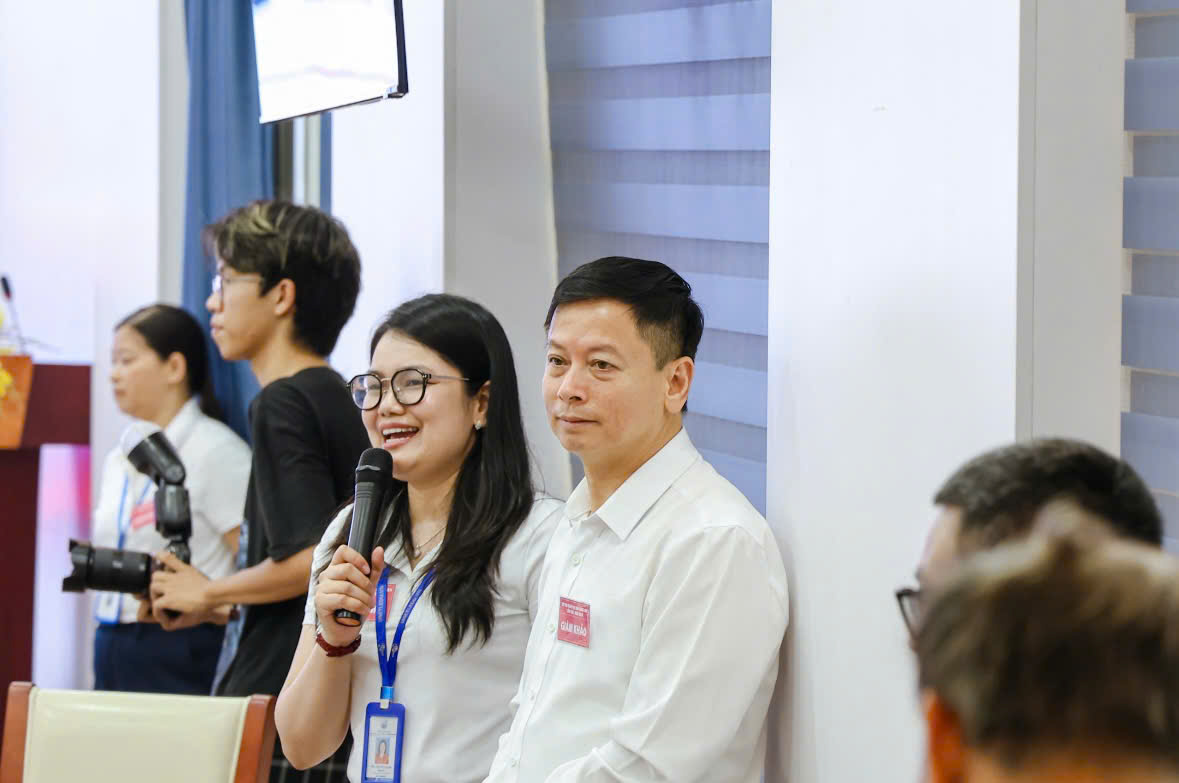 C:\Users\7390\Desktop\Hoa\2025-2026\Truyền thông 25-26\Hoạt động đào tạo SV\Hội thi Nghiệp vụ nhà hàng lần 1 2026\Ms Hảo.jpg