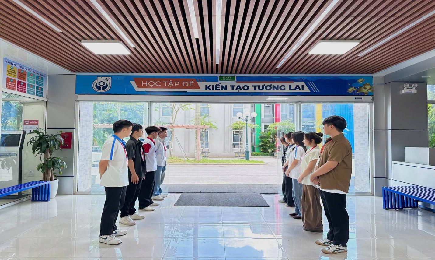 Có thể là hình ảnh về bệnh viện và văn bản